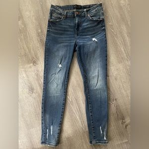 Kendall and Kylie distressed skinny Jean 5 27